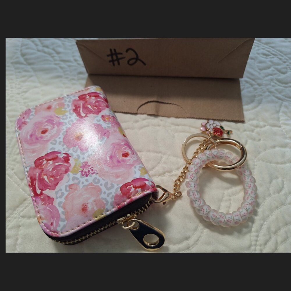 Wristlet Fun!! SEE DESCRIPITION - Picture 4 of 15